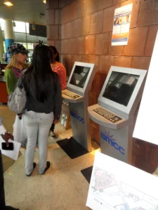 BMCC students with kiosks